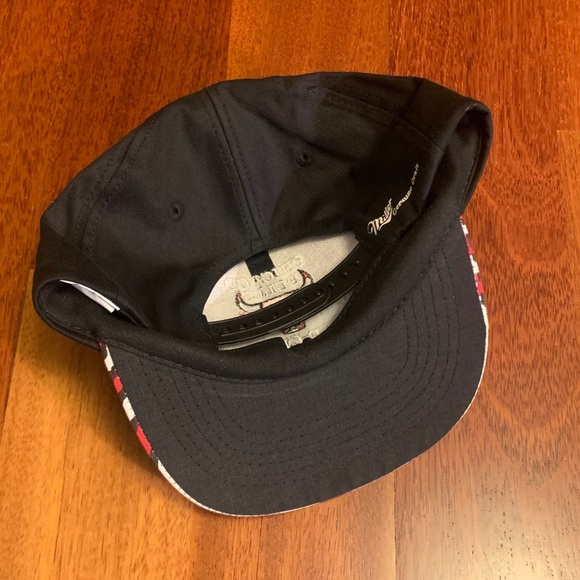 Chicago Bulls Vintage SnapBack Hat - Picture 2 of 3